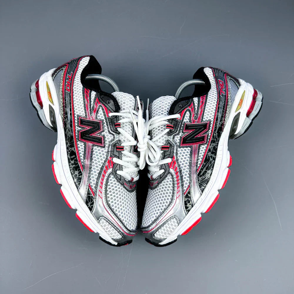 New Balance 740 Red
